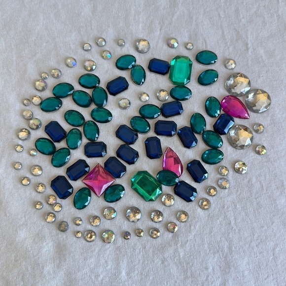 100-piece lot of faceted acrylic flat back gems for crafts - Picture 1 of 4